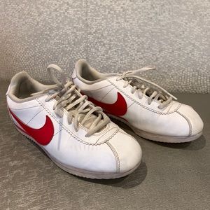 Nike boy sneakers, size 6Y, white